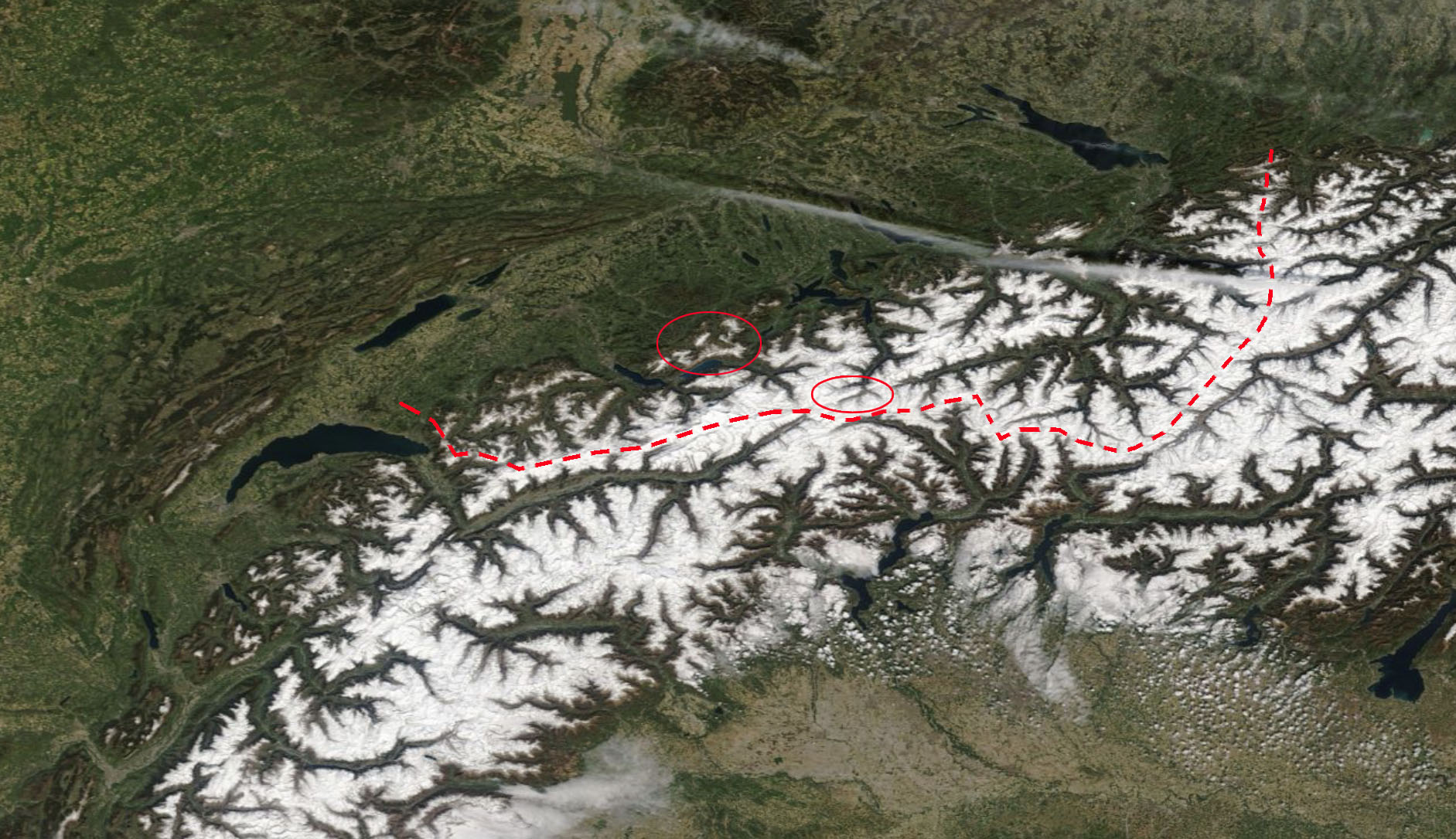 Sneeuwbedekking Alpen op 15 april 2020; de rode streepjeslijn is de grens van het stroomgebied van de Rijn